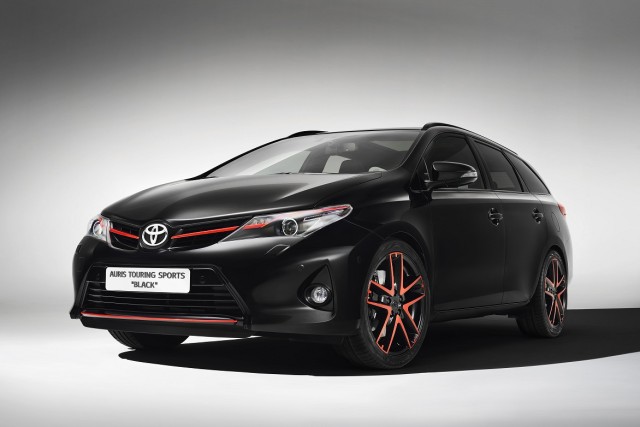 Toyota Auris Touring Sports Black 2013-1.jpg